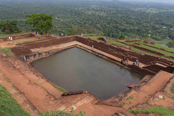 vista da roccia di sigiriya in sri lanka - buddhism sigiriya old famous place foto e immagini stock