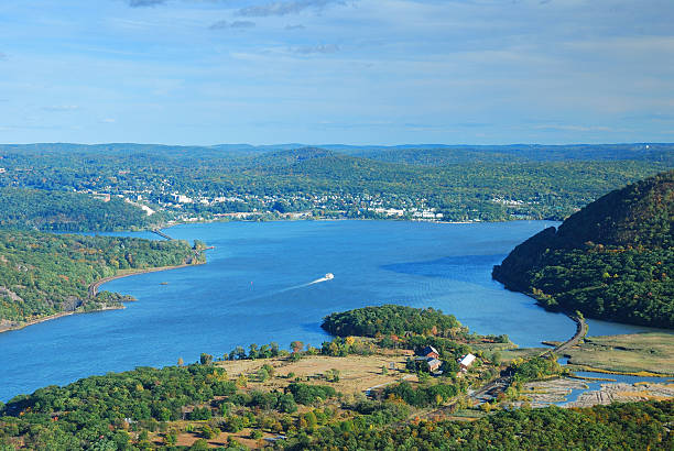 istock Hudson River mountain peak view in Autumn 502416775