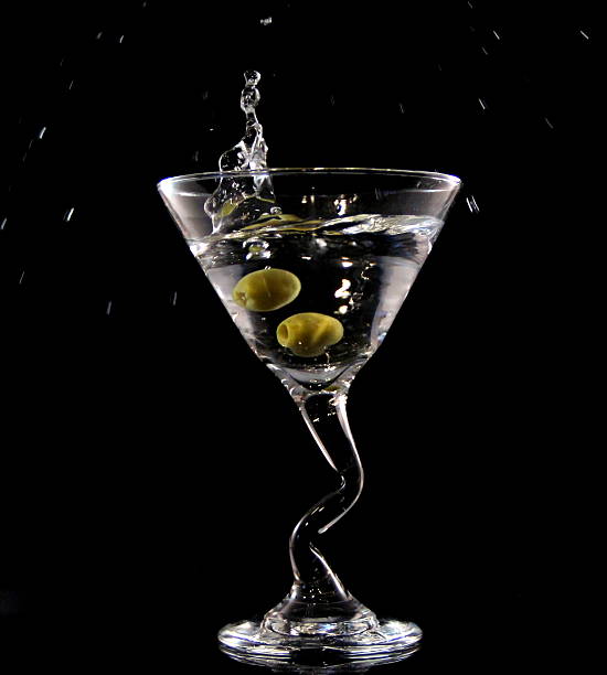 マティーニグラス - martini martini glass dirty martini olive ストックフォトと画像