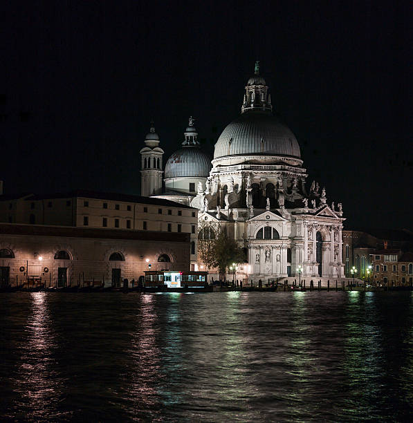 wenecja, włochy. kościół santa maria della salute w nocy - madonna della salute zdjęcia i obrazy z banku zdjęć