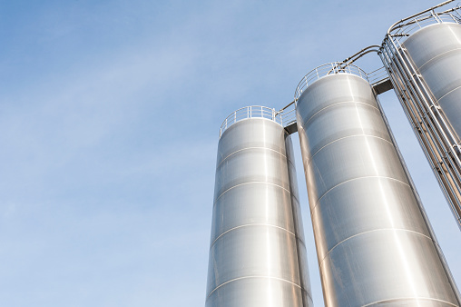Industrial silos for chemical production, by stainless steel
