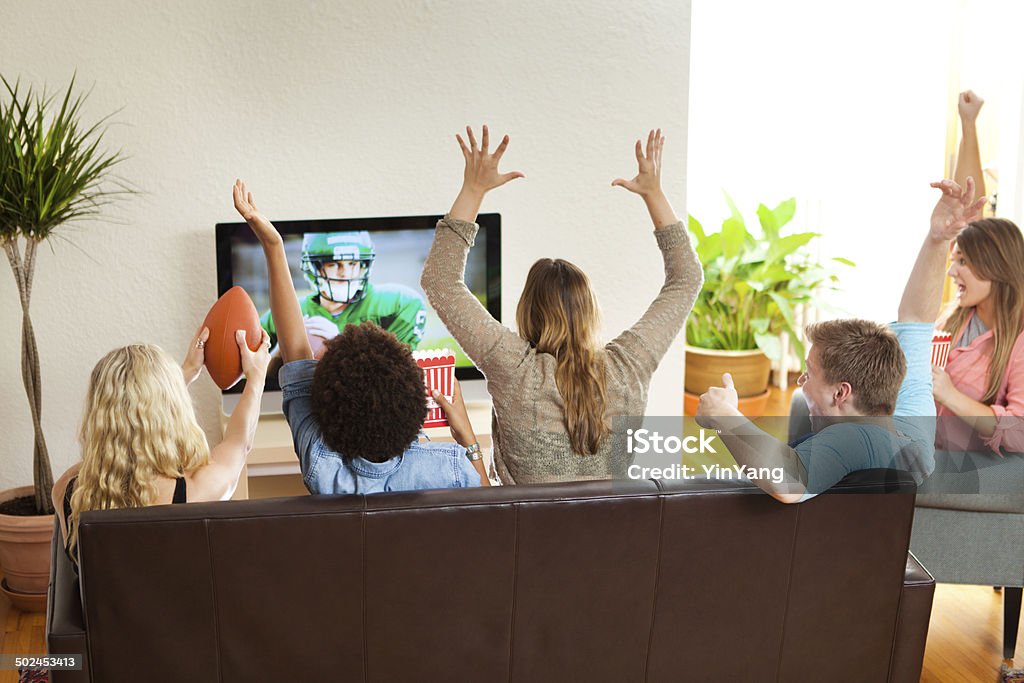 Group of Friends Watching and Cheering Football Game Together - Royalty-free American football Stockfoto