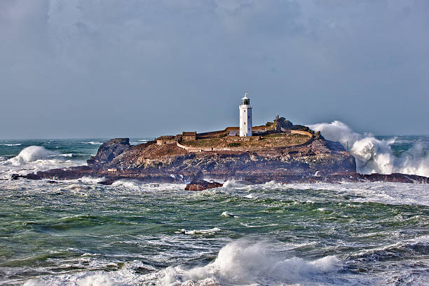 faro de tormenta - st ives fotografías e imágenes de stock