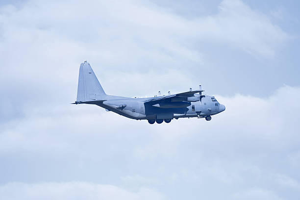 c 130 hercules - fighter plane military airplane air force military photos et images de collection