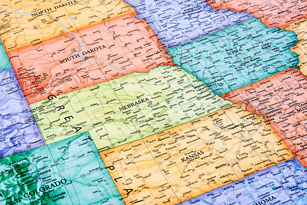 карта южная дакота, небраска, канзас - kansas topeka state capital стоковые фото и изображения