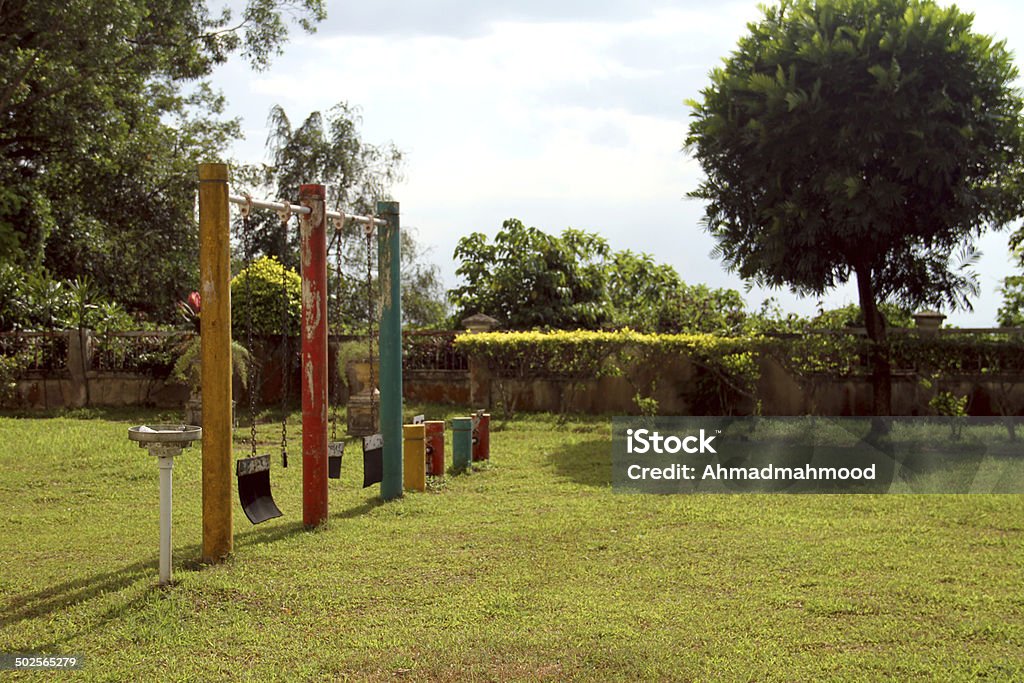 Playground sobrando ainda Verde - Foto de stock de Abandonado royalty-free