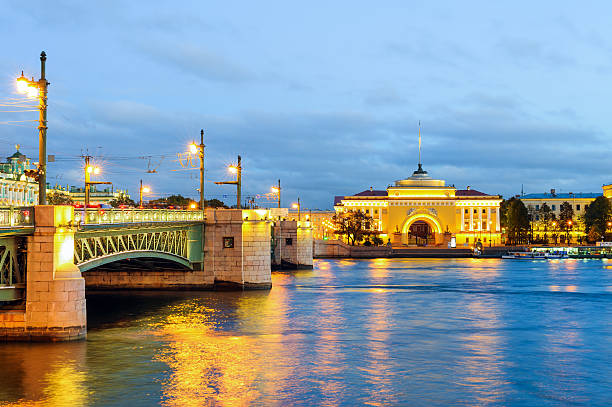 istock Dvortsovy bridge and the Admiralty 502576918