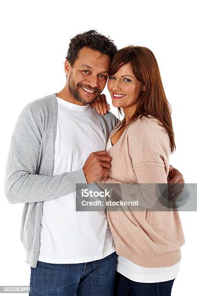 Retrato De Una Pareja Madura Amoroso Foto de stock y más banco de imágenes de De ascendencia mixta - De ascendencia mixta, Felicidad, Grupo multiétnico