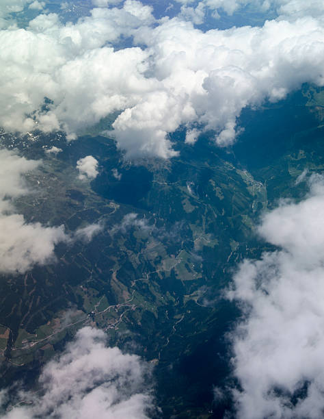 widok z lotu ptaka na alpy - european alps mountain air directly above zdjęcia i obrazy z banku zdjęć