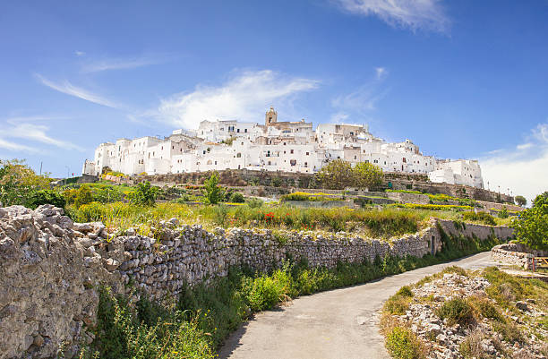 vista del ostuni, italia - brindisi fotografías e imágenes de stock