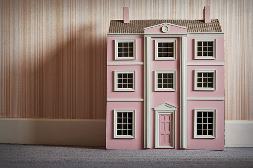 A pink dolls house.