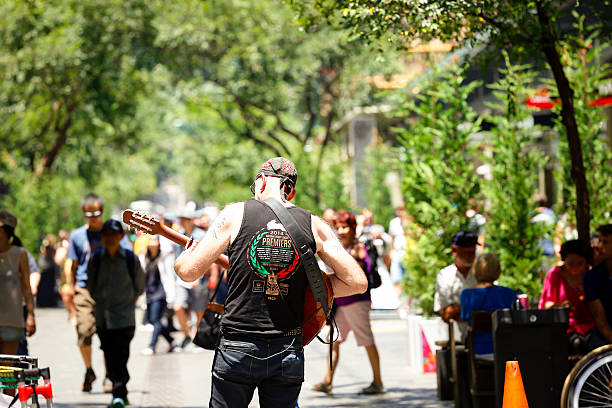 大道芸人は彼のギターの pitt street sydney オーストラリア - pitt street mall ストックフォトと画像