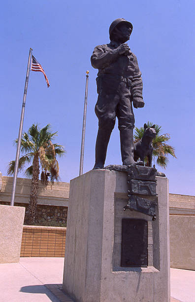 statue du général de george smith patton dans le désert de mojave memorial park, en californie - george patton photos et images de collection