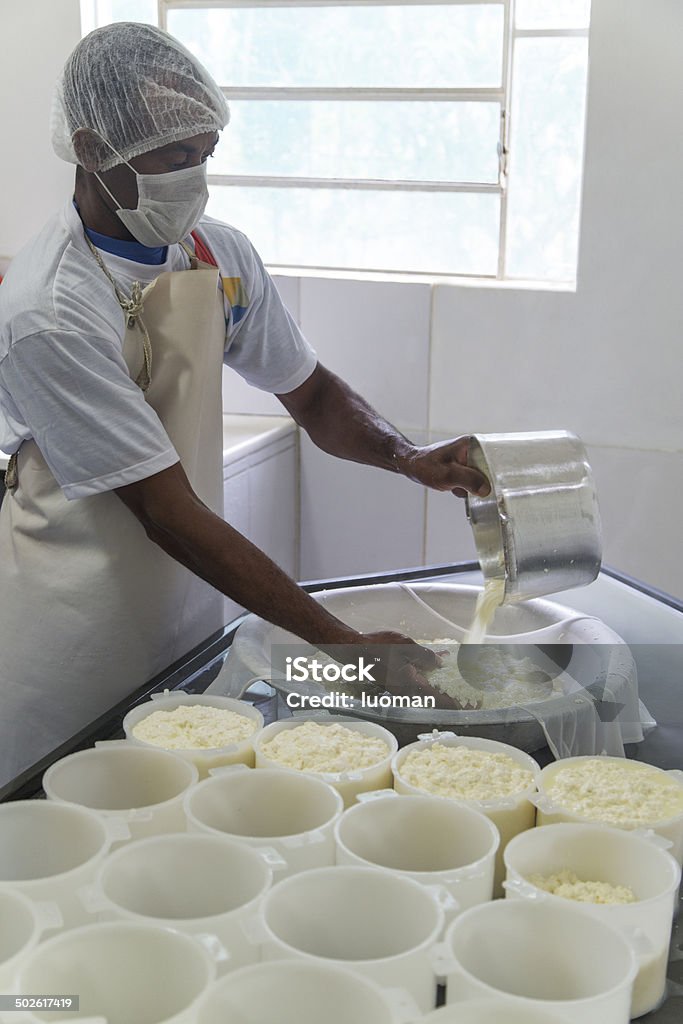 Formaggio produzione di Minas Gerais, Brasile - Foto stock royalty-free di Catena di montaggio