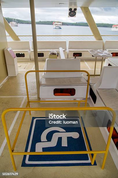 Cadeira De Rodas No Interior De Um Barco Espaço - Fotografias de stock e mais imagens de Acessibilidade - Acessibilidade, Acesso para deficientes, Ao Ar Livre