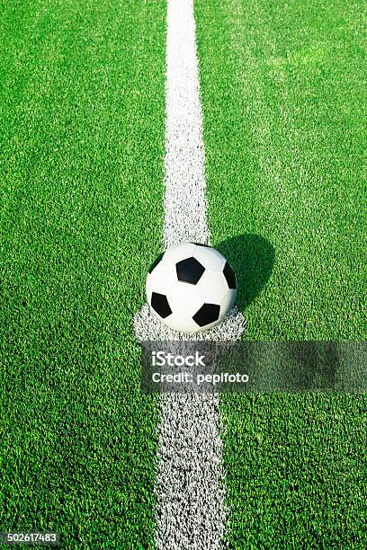 Fußball Ball Stockfoto und mehr Bilder von Fußballplatz - Fußballplatz, Fotografie, Fußball