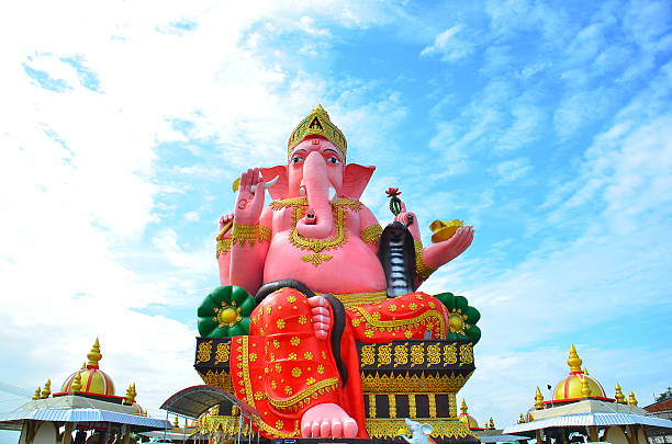 3.This is Wat Phrong Akat  at  Chachoengsao, Thailand