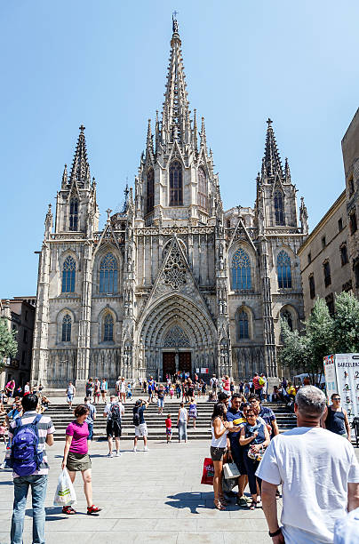 catedral de barcelona - architectural feature architecture cathedral catholicism - fotografias e filmes do acervo