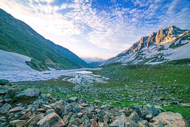 montagna con sunrise - mountain alpenglow glowing lake foto e immagini stock