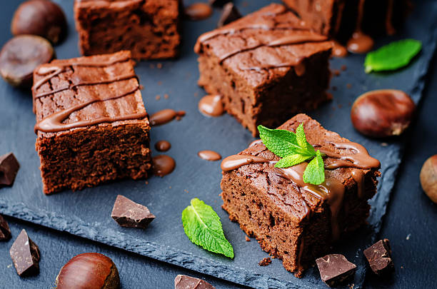 chestnut brownies mit schokoguss - plate ingredient food chocolate stock-fotos und bilder