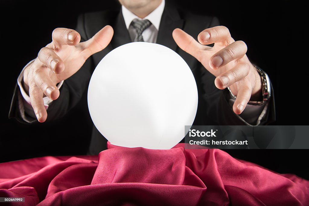 Homme d'affaires de conseillers financiers de bal Crystal - Photo de Boule de cristal libre de droits