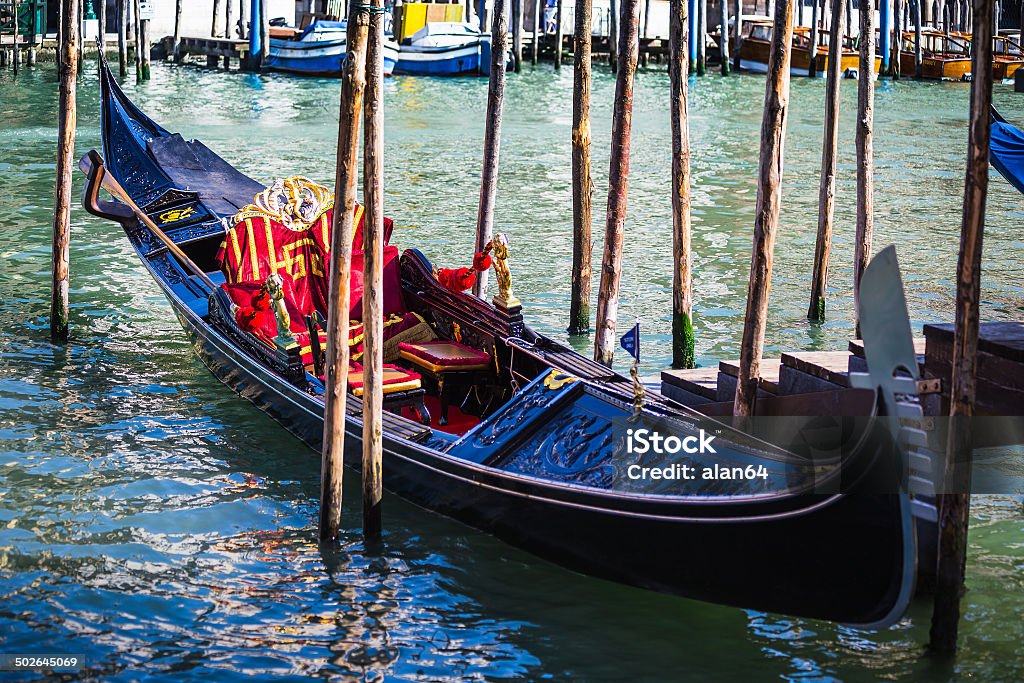 Turistas de viagens na gondolas no canal - Royalty-free Ao Ar Livre Foto de stock
