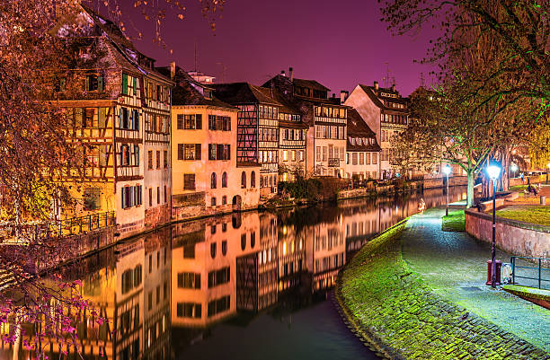 il fiume ill petite france, strasburgo - france scenics europe alsace foto e immagini stock