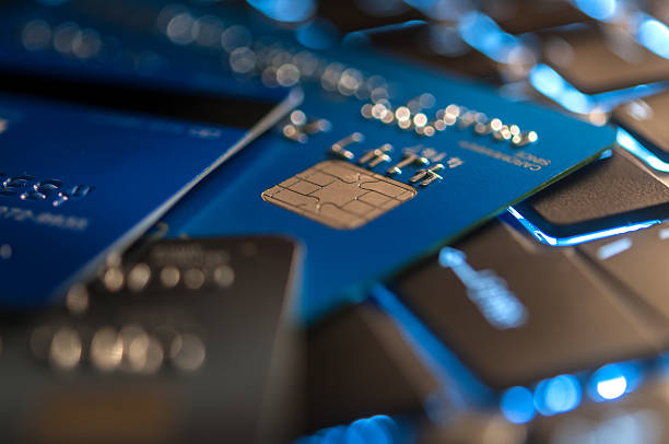 кибер-рабочий - credit card credit crunch e commerce debt стоковые фото и изображения