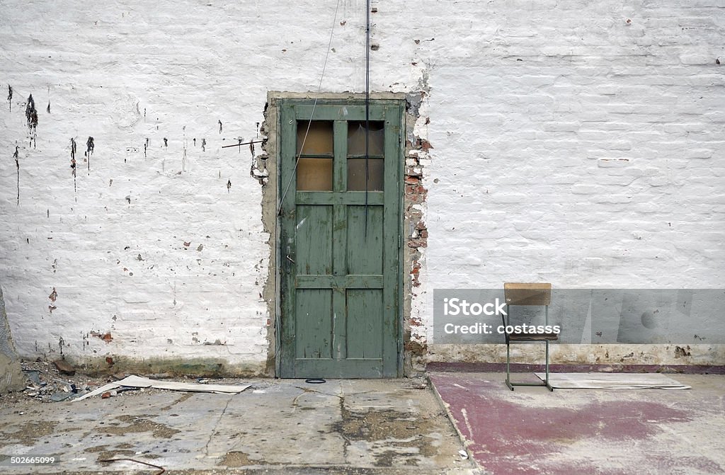 old white brick wall with green door old weathered white painted brick wall exterior with green door Abandoned Stock Photo