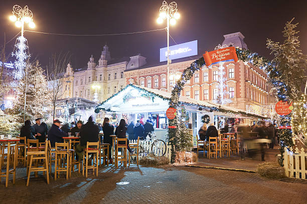 advent-beleuchtung auf jelacic-platz - people winter urban scene chair stock-fotos und bilder