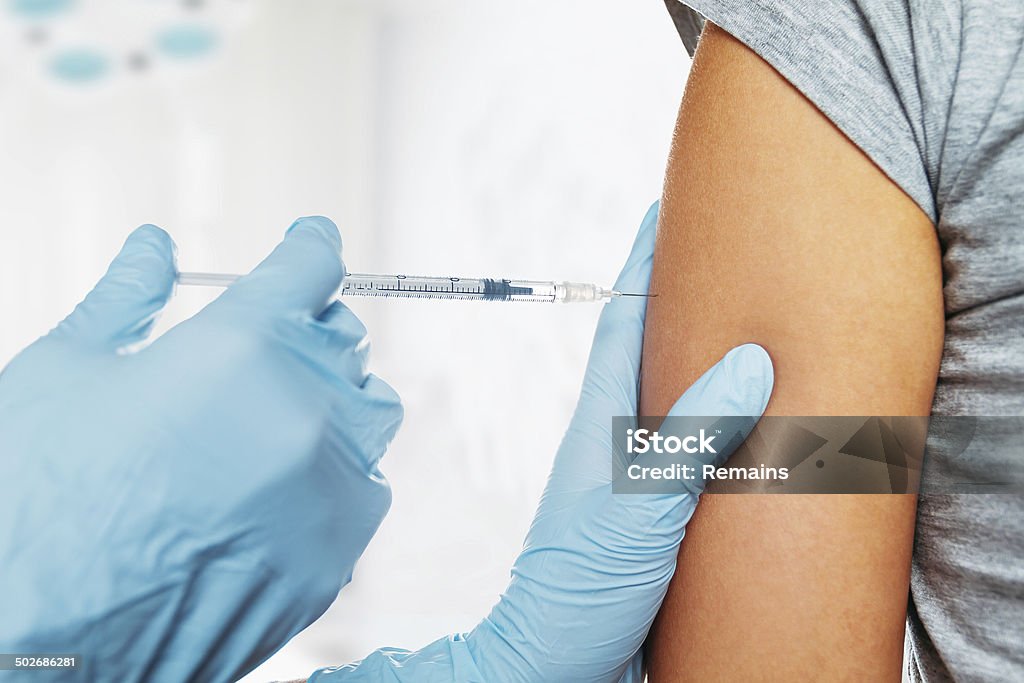 Medizinische Impfstoff in der Schulter - Lizenzfrei Impfung Stock-Foto