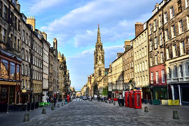 View down the Royal Mile, Edinburgh, Scotland View down the historic Royal Mile, Edinburgh, Scotland historic district stock pictures, royalty-free photos & images