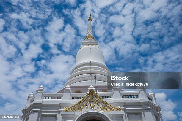 La Pagoda Wat Pichaiyat En Bangkok Tailandia Foto de stock y más banco de imágenes de Arquitectura - Arquitectura, Azul, Bangkok