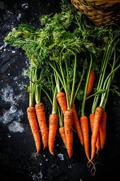 carrot на черном фоне - carotene healthy eating macro close up стоковые фото и изображения