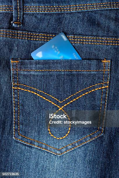 Foto de Cartão Jeans Com Dinheiro No Bolso Traseiro e mais fotos de stock de Jeans - Calça Comprida - Jeans - Calça Comprida, Bolso, Bolso Traseiro