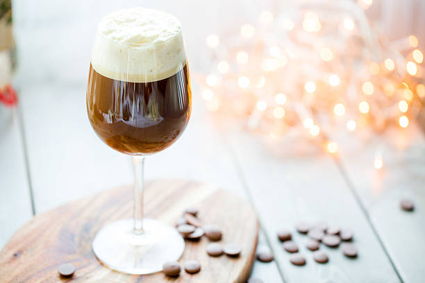 irish coffee, feier-konzept. - bakery food defocused table stock-fotos und bilder