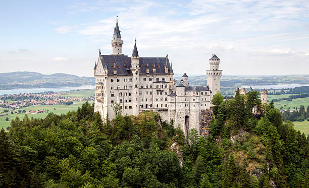 castelo de neuschwanstein, bavária, alemanha - hohenschwangau castle - fotografias e filmes do acervo