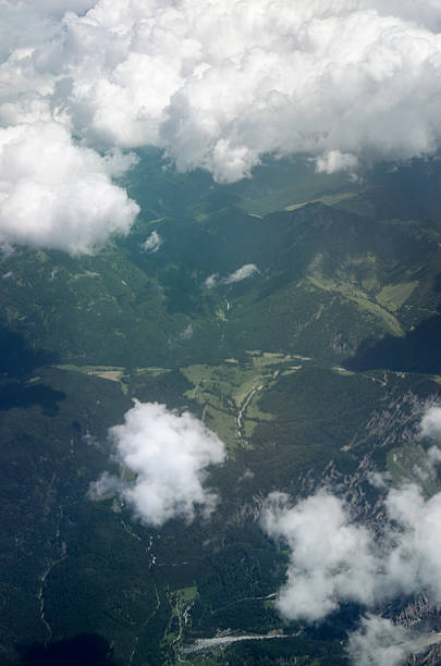 widok z lotu ptaka na alpy - european alps mountain air directly above zdjęcia i obrazy z banku zdjęć