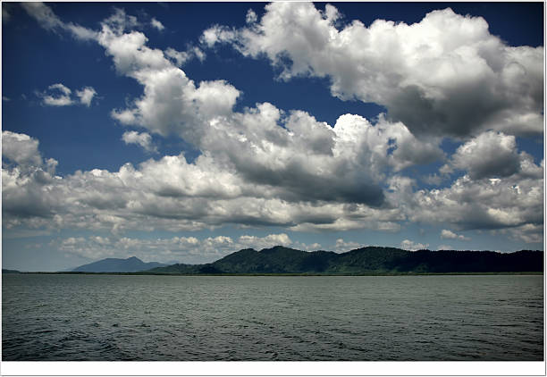el mar y el cielo - pacific ocean tourist resort day reflection fotografías e imágenes de stock