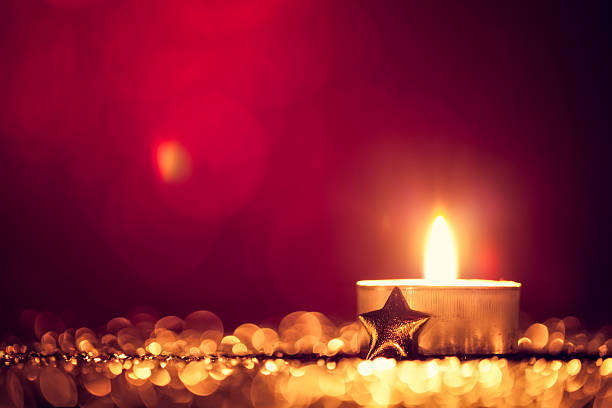 christmas herbaty świeca światła bokeh nieostry dekoracja złote - tea light votive candle candle candlelight zdjęcia i obrazy z banku zdjęć