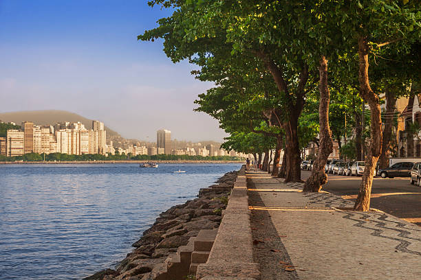 urca district, no rio de janeiro - clear sky rio de janeiro brazil guanabara bay - fotografias e filmes do acervo