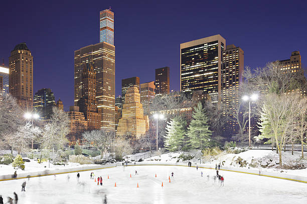 central park ice skating - new york - central park manhattan fotos stockfoto's en -beelden