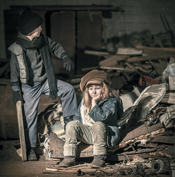 young street enfants - street child photos et images de collection