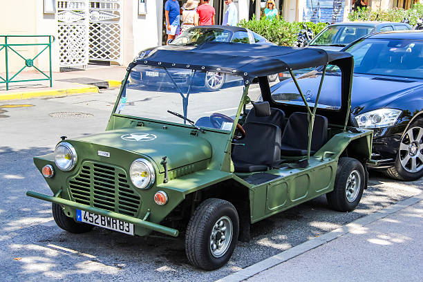 austin mini-moke - golf cart golf mode of transport transportation photos et images de collection