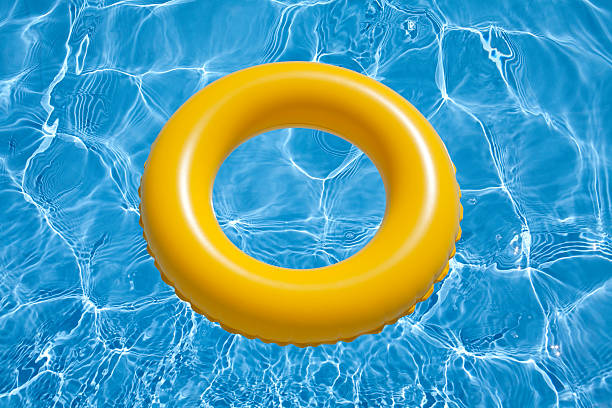 インナー��チューブ - inflatable ring water wings swimming pool float ストックフォトと画像