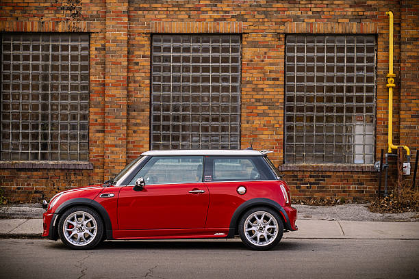 rosso jcw - shiny chrome car vehicle door foto e immagini stock