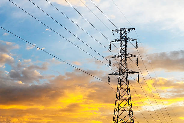 high voltage power lines - sending power supply power fuel and power generation стоковые фото и изображения