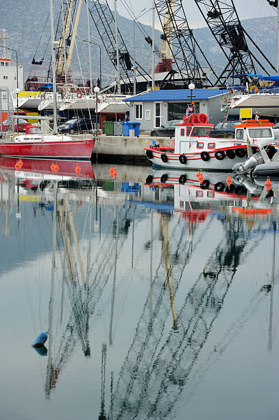 harbor tło - chalkis zdjęcia i obrazy z banku zdjęć