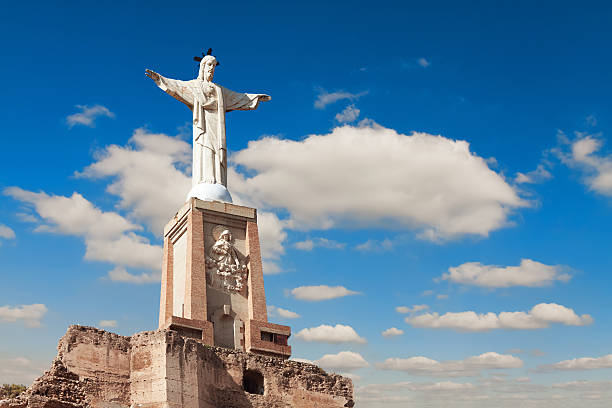 monteagudo, statua di gesù vicino a murcia, spagna - jesus christ cross old statue foto e immagini stock