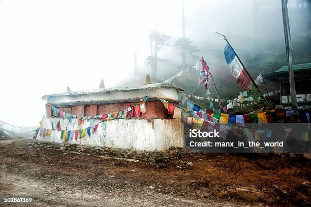 Mani Pared Con Banderas Thrumsingla Oración En Bután Foto de stock y más banco de imágenes de Mani